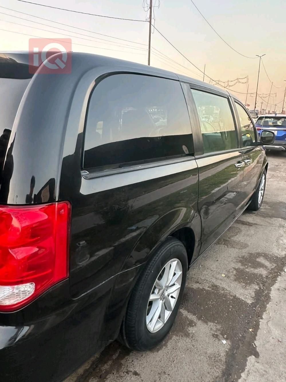 دودج كارافان